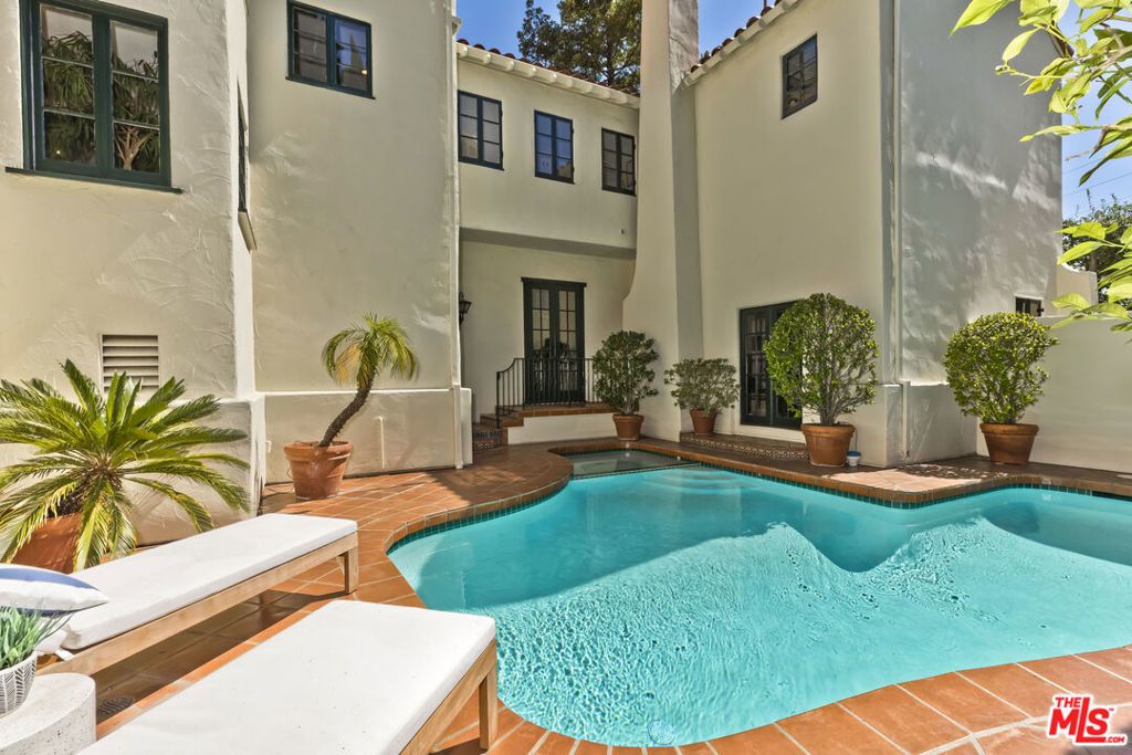 1701 Queens Court, Los Angeles