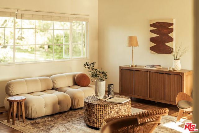 5589 1/2 Village, Los Angeles