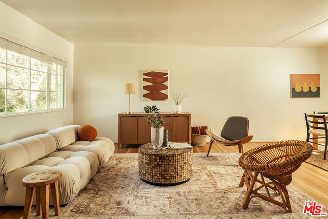 5589 1/2 Village, Los Angeles