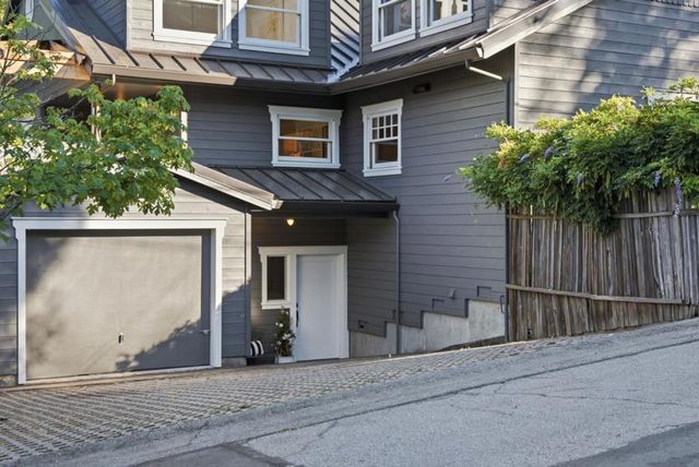 133 Russell Avenue, Portola Valley