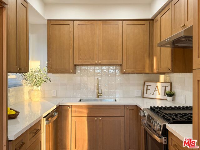 4579 Ambrose Avenue # 8, Los Angeles