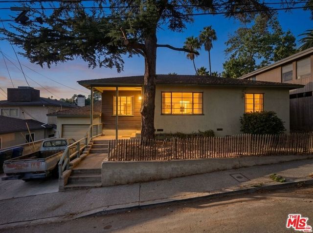 4223 Camino Real, Los Angeles