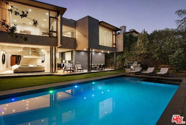 212 S Saltair Avenue, Los Angeles