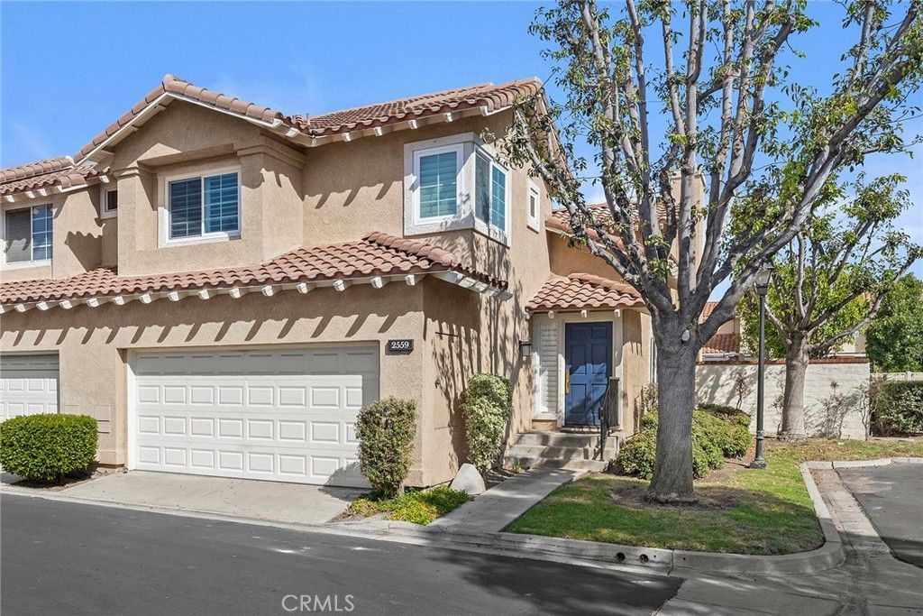 2559 Avenita Alpera, Tustin