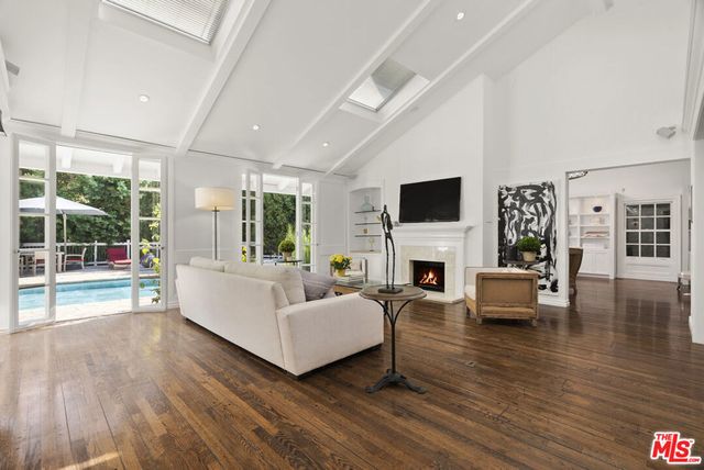 2761 Hutton Drive, Los Angeles
