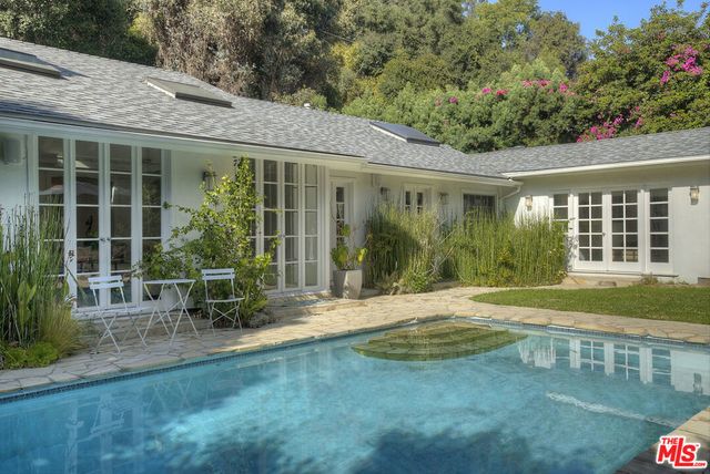 2761 Hutton Drive, Los Angeles