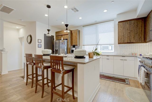 1049 N Joels Place, Los Angeles