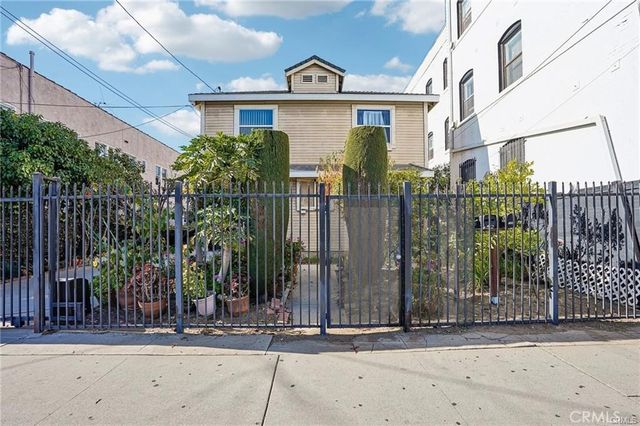 1503 W Adams, Los Angeles