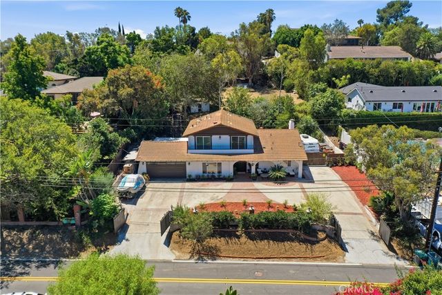12781 Barrett, Santa Ana