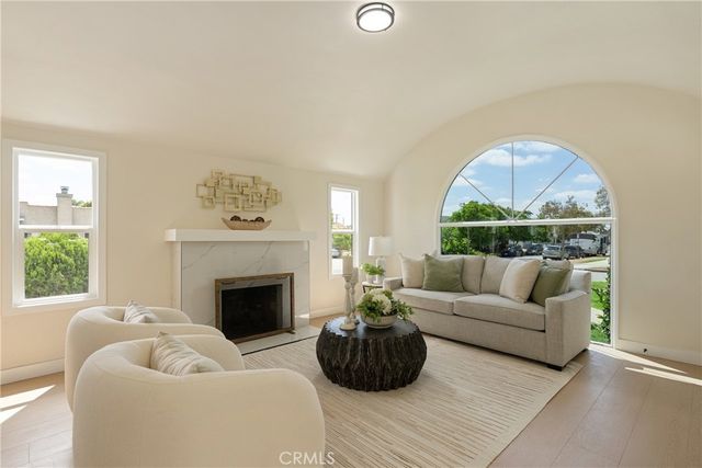 3501 W 59th, Los Angeles