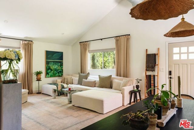 420 N Benton Way, Los Angeles