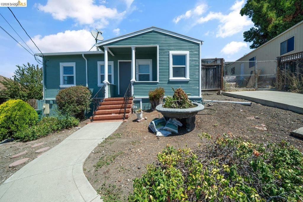 3240 Logan St, Oakland