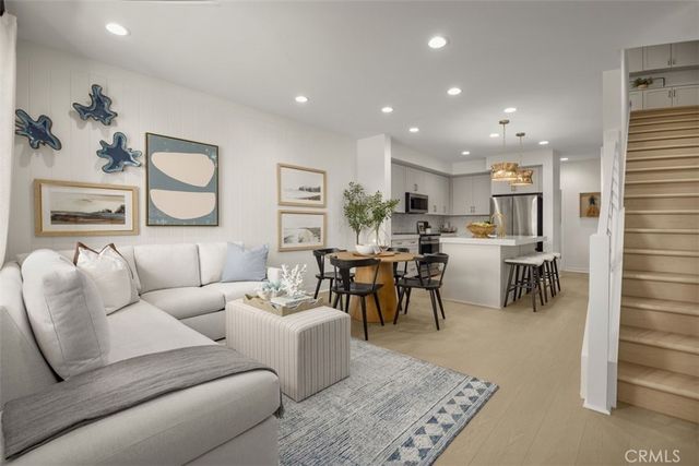 105 Chaparral, Tustin
