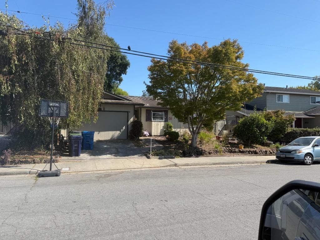 833 Sir Francis Avenue, Capitola