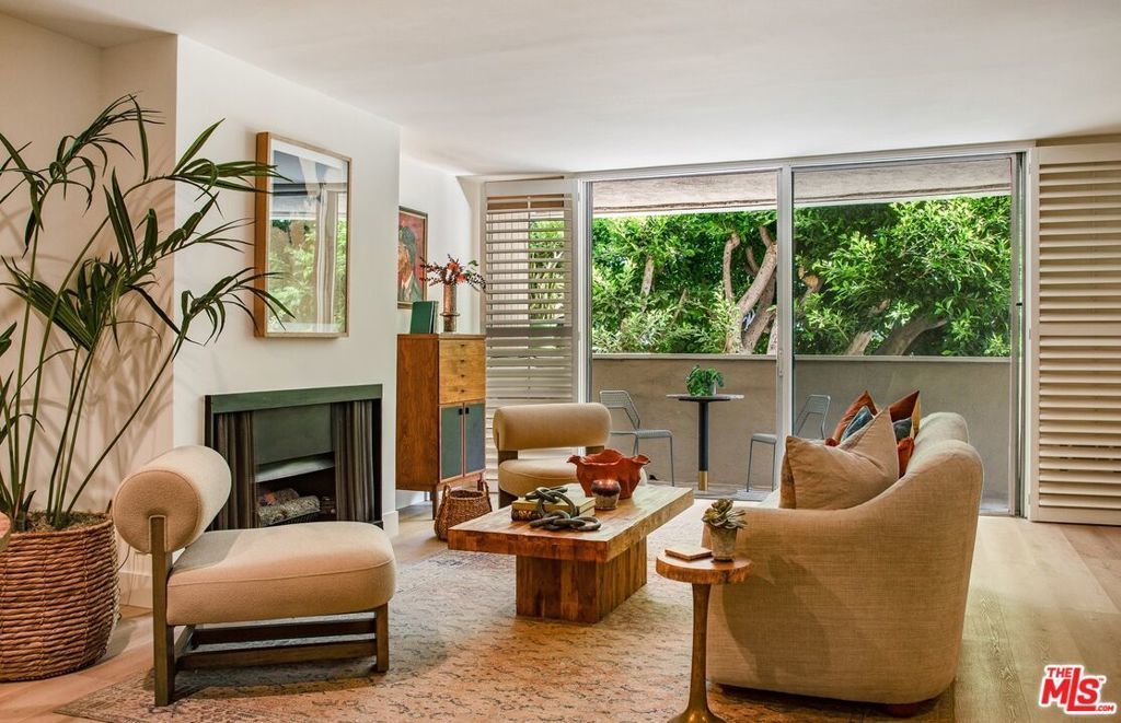 11645 Montana Avenue # 101, Los Angeles