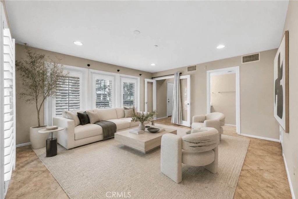284 Tustin Field Drive, Tustin