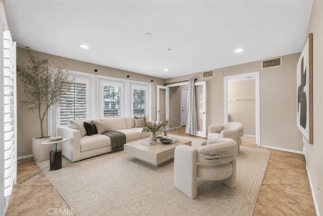 284 Tustin Field Drive, Tustin