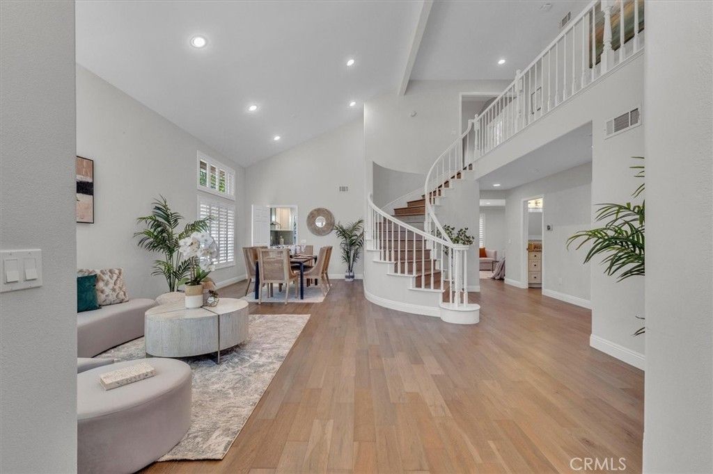 537 Savona, Oak Park