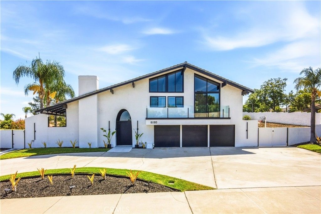 6190 Shaker, Riverside