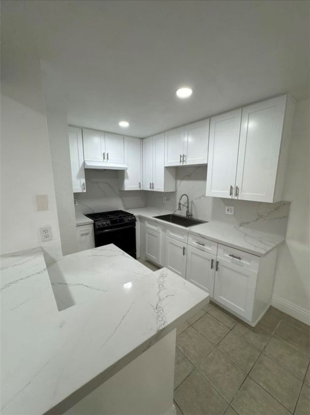 1101 W Macarthur # 301, Santa Ana