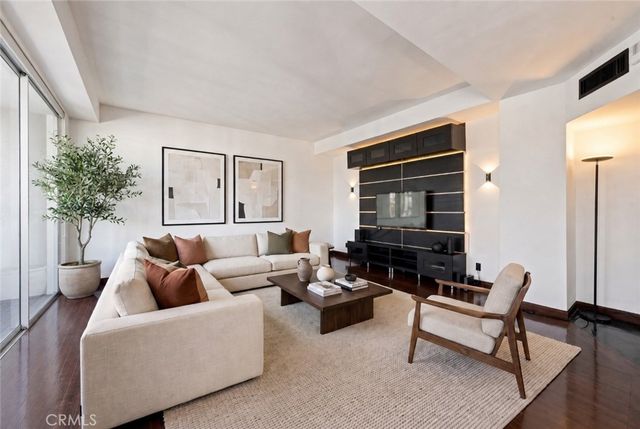 7250 Franklin Avenue # 804, Los Angeles