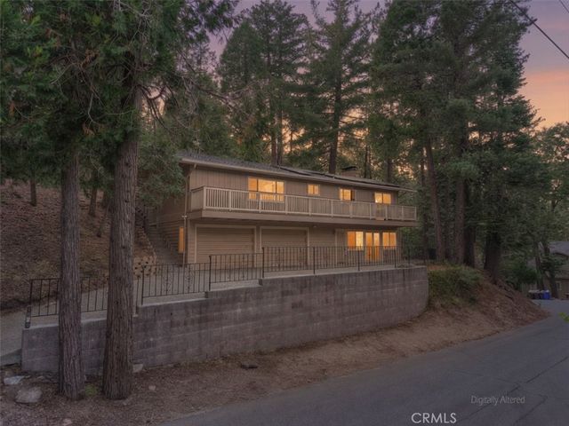 1050 Jungfrau, Crestline