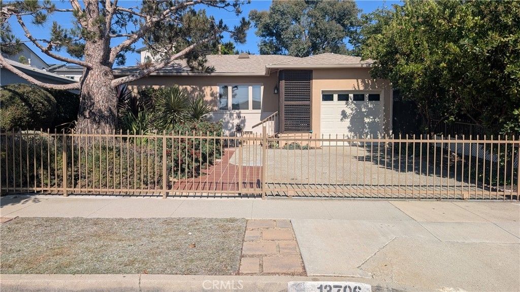 13706 S Berendo, Gardena