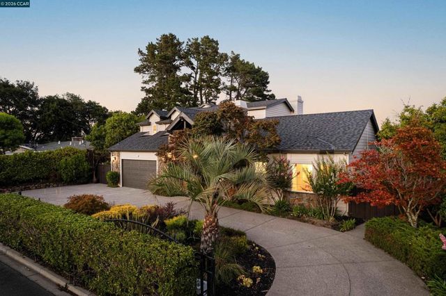 78 Scenic Dr, Orinda