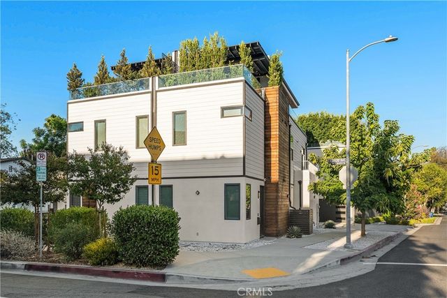 14659 Moorpark, Sherman Oaks