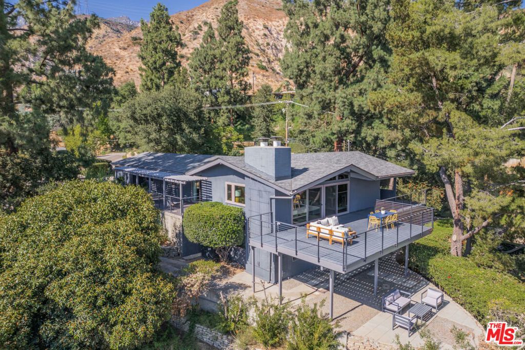 1604 Woodglen Lane, Altadena
