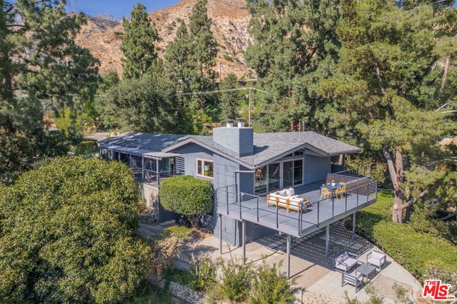 1604 Woodglen Lane, Altadena