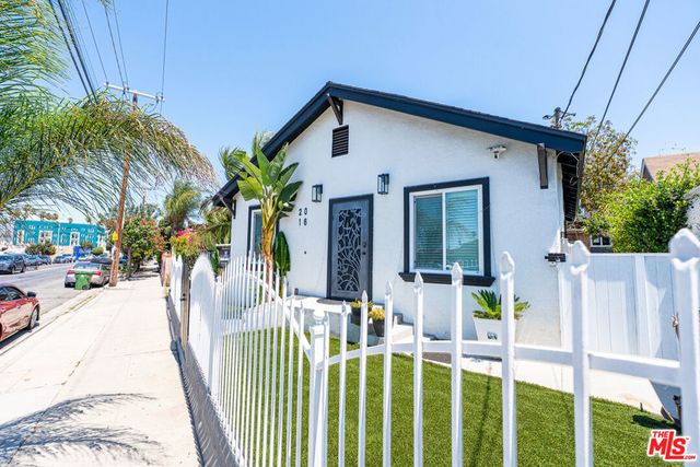 2016 10th Avenue, Los Angeles