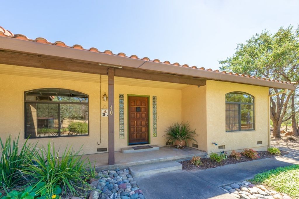 40 Dominion, Chico