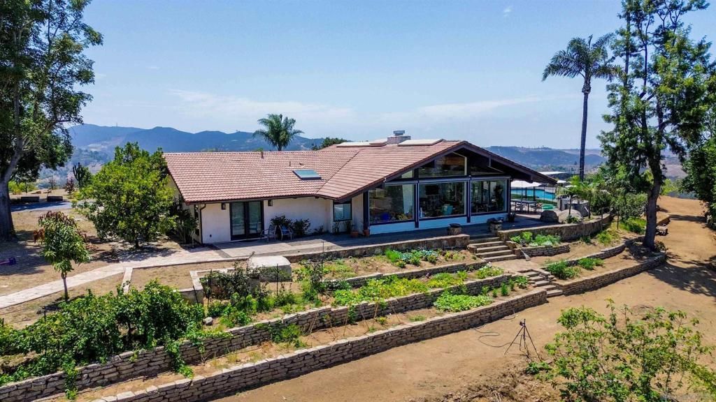 30410 Calle La Reina, Bonsall