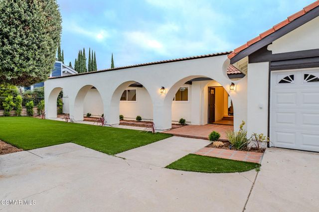 8018 Winnetka Avenue, Winnetka