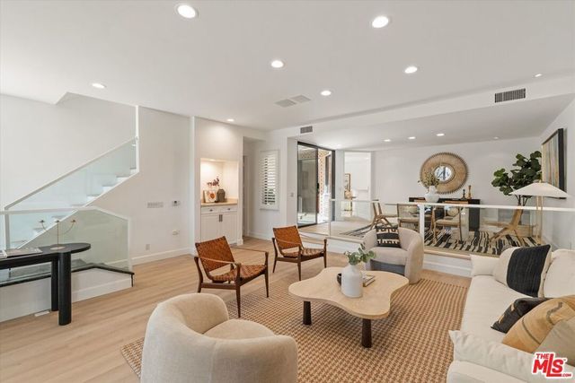 2271 Century, Los Angeles