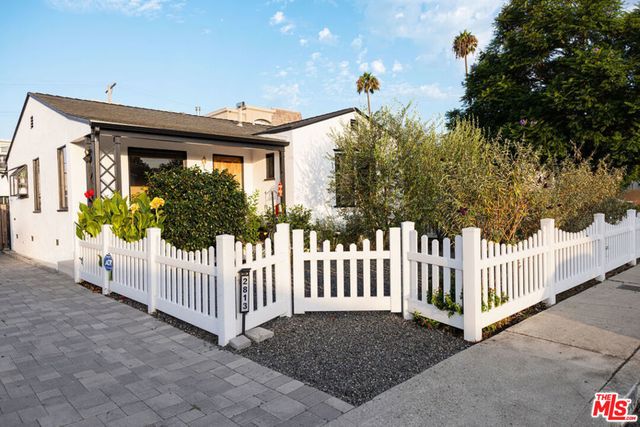 2813 S Bentley Avenue, Los Angeles