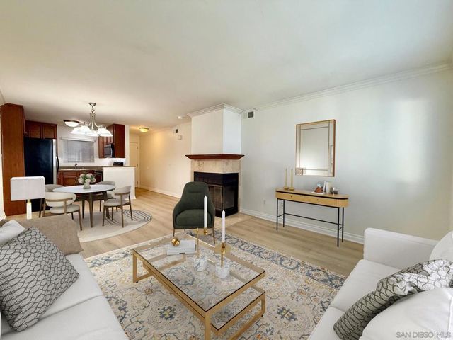 1756 Essex St # 305, San Diego