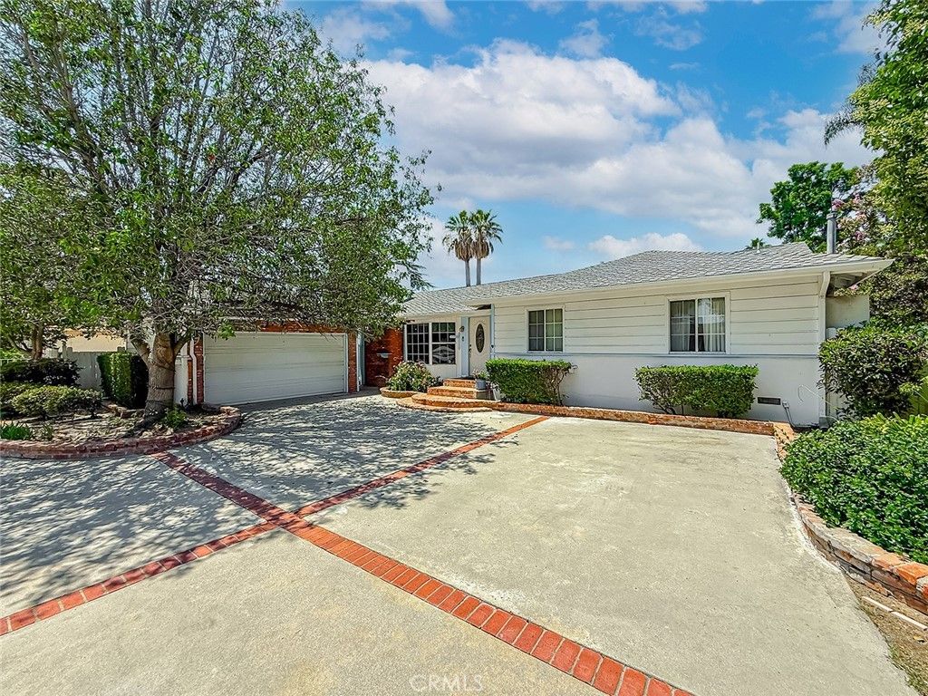 8809 Oak Park Avenue, Sherwood Forest