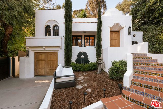 8061 Woodland Lane, Los Angeles