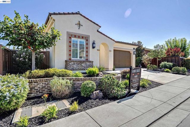 1930 Barbaresco Ln, Brentwood