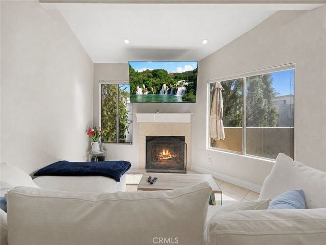 18408 Hatteras Street, Tarzana
