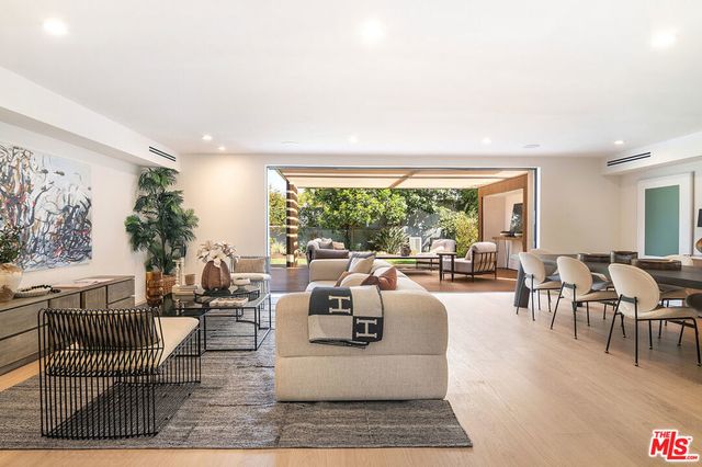 10639 Cushdon Avenue, Los Angeles
