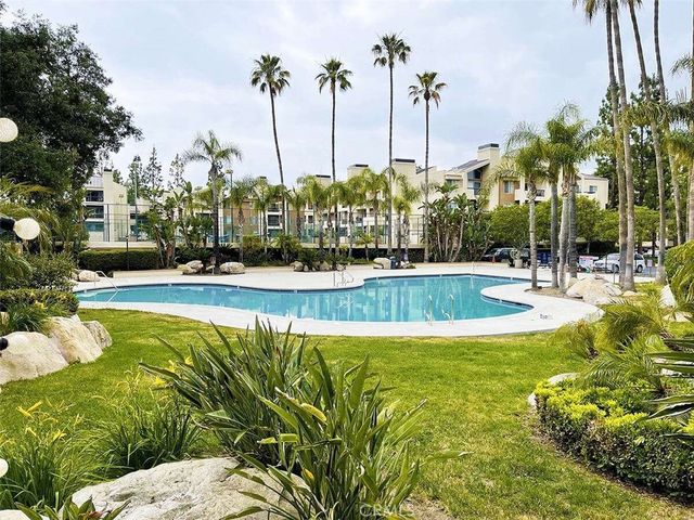 5500 Owensmouth # 218, Woodland Hills