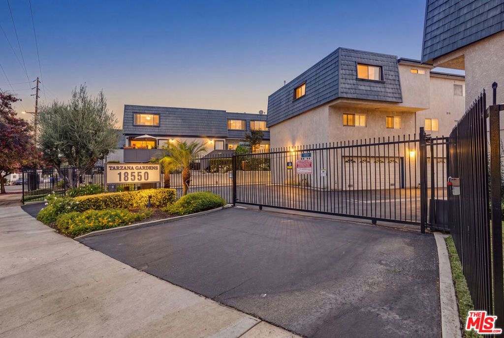 18550 Hatteras Street # 100, Tarzana