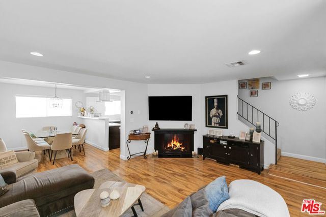 18550 Hatteras Street # 100, Tarzana