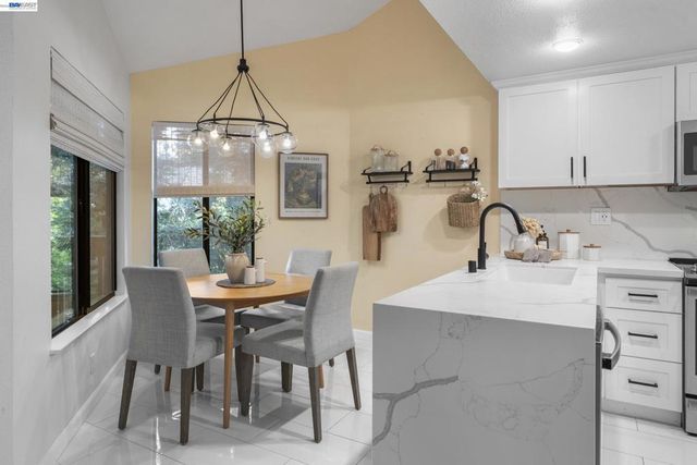 3318 Smoketree Commons Dr, Pleasanton