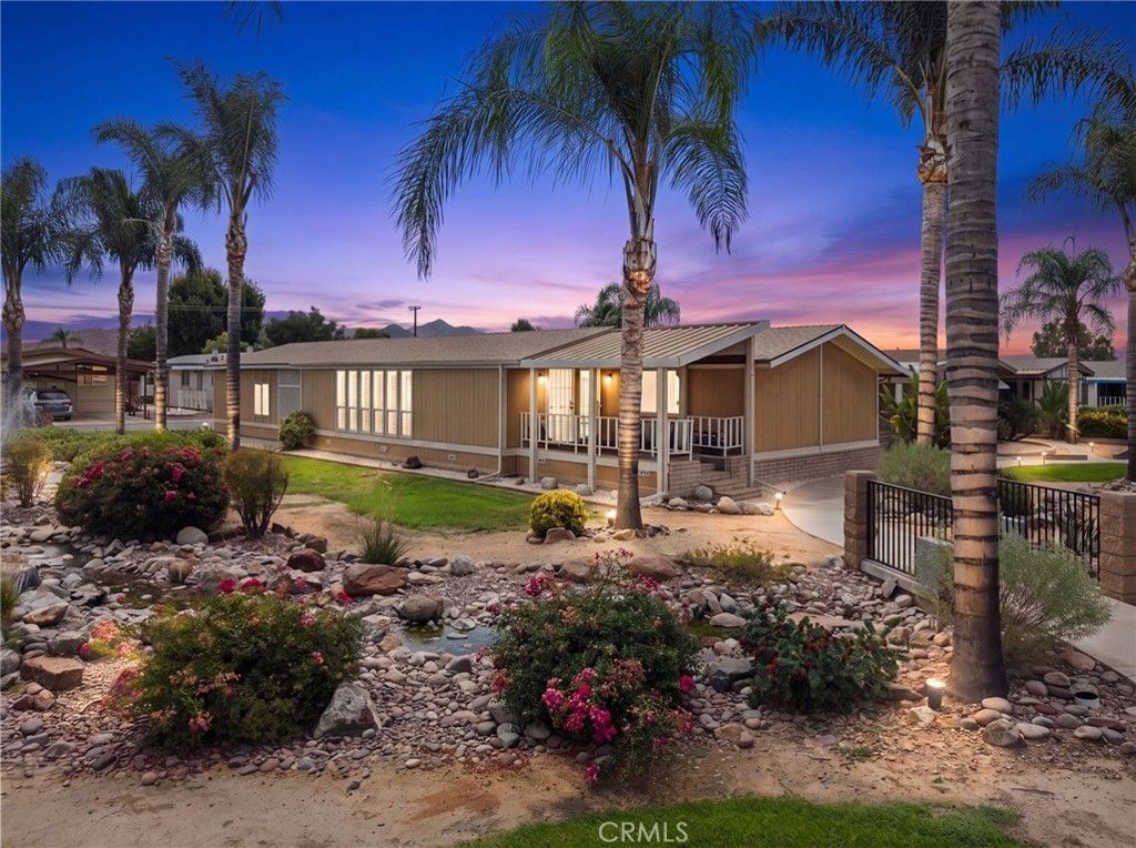 1371 Bishop, Hemet