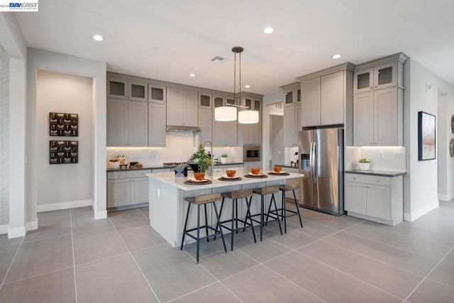 1288 Parkcrest Circle, Manteca