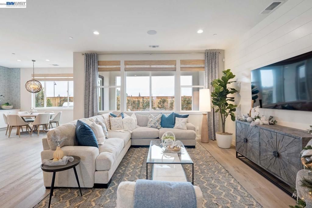 1276 Parkcrest Circle, Manteca